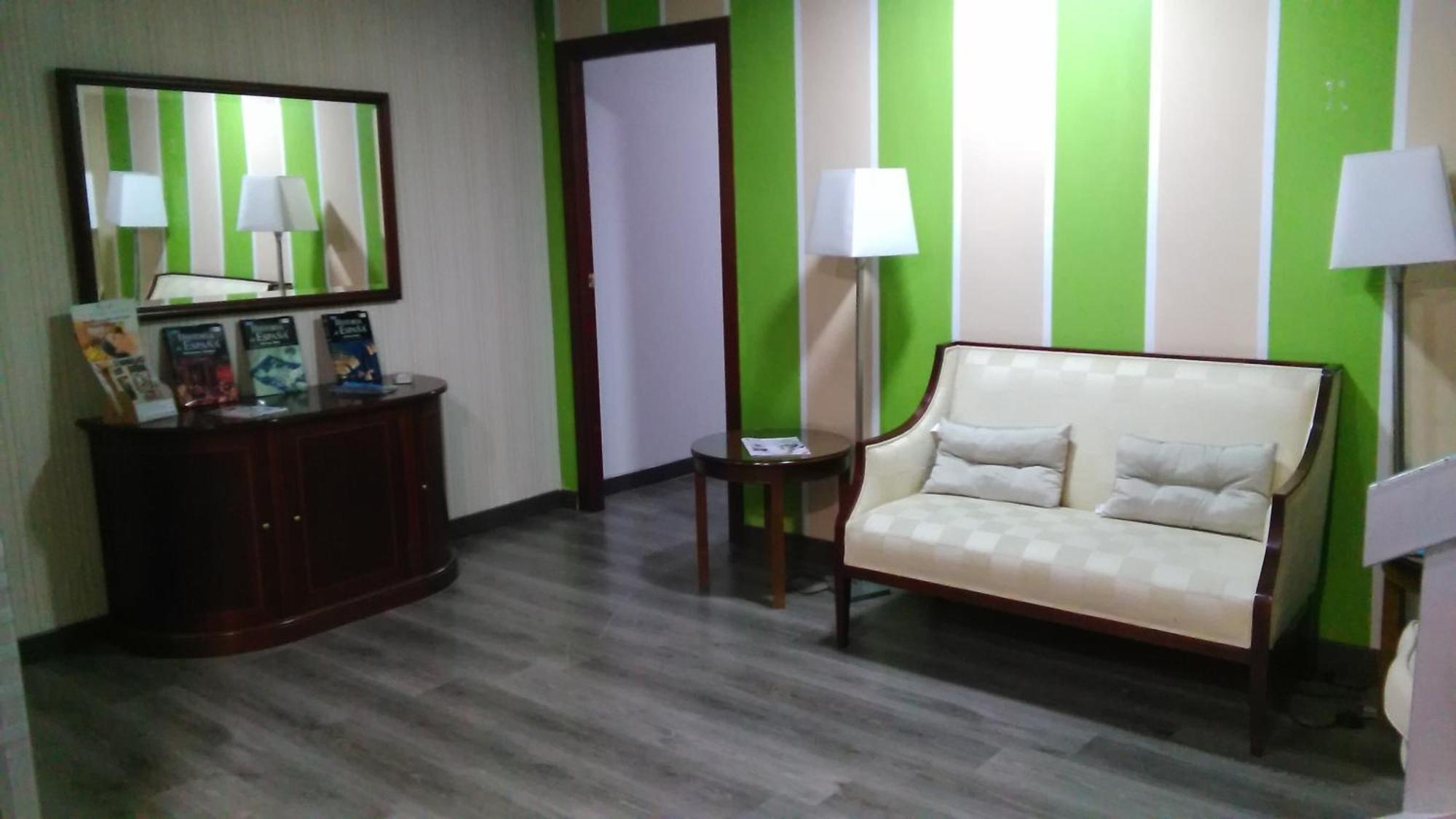 Caces Hotel Nuevo Ara מראה חיצוני תמונה